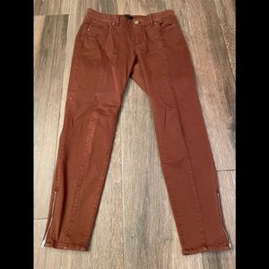 WHBM SIZE 6 brown pant with seam in from and zippered ankles. And pockets
